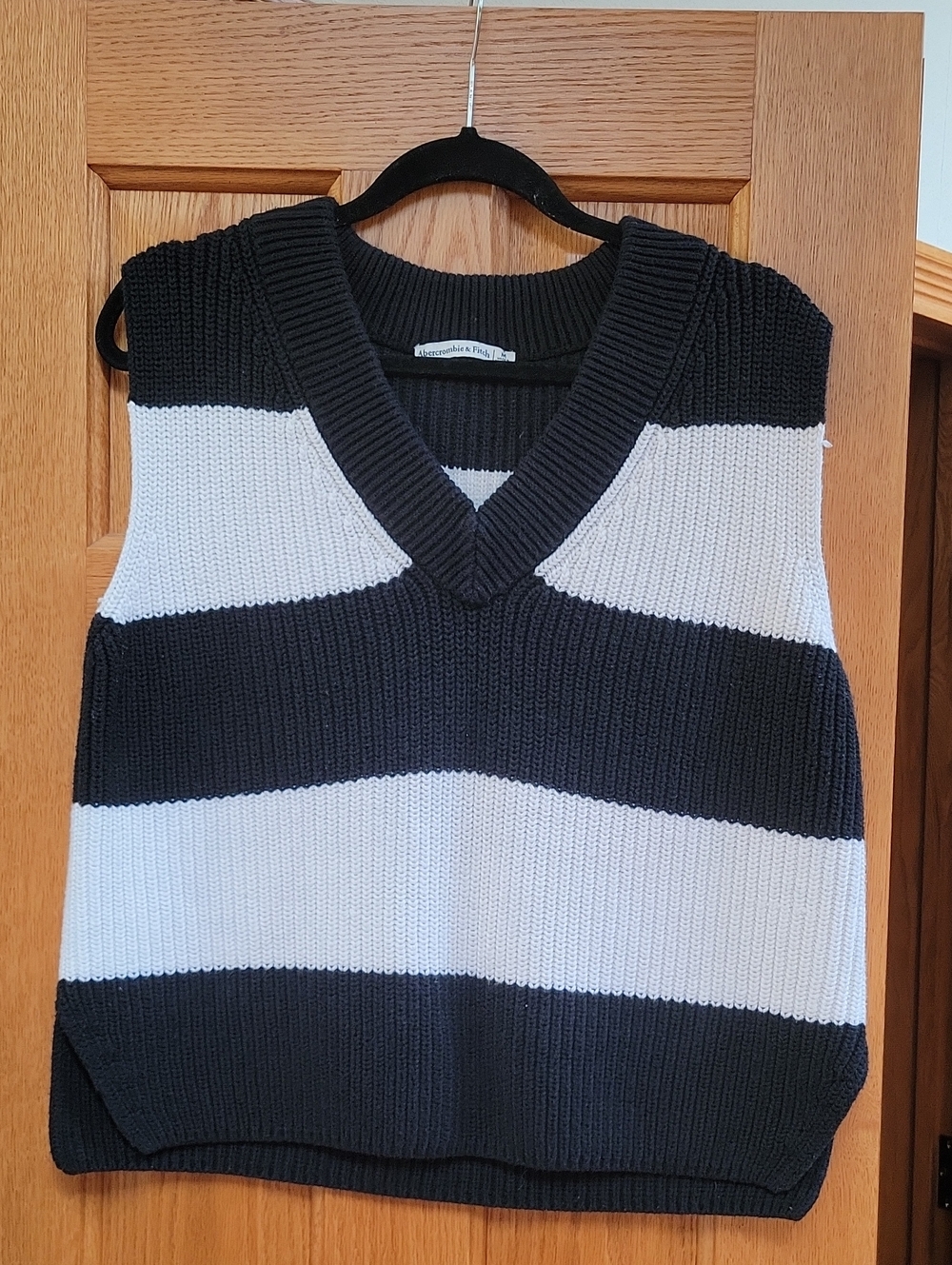 Abercrombie & Fitch Striped V-Neck Knit Sweater Vest - Black & White